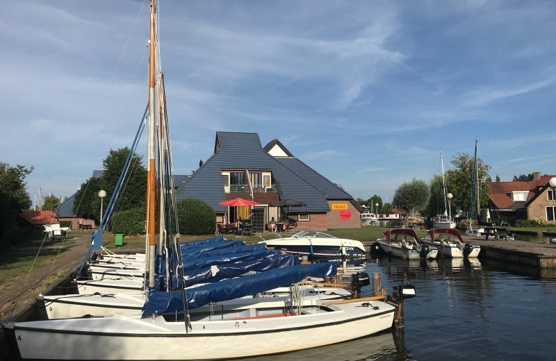 Polyvalk zeilboot met motor